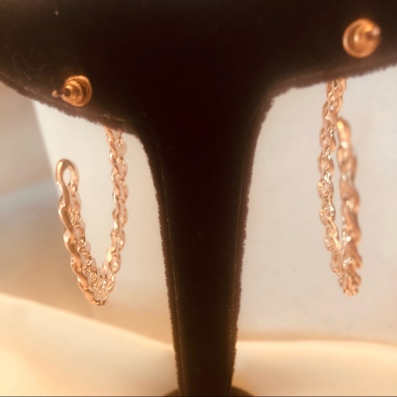 💜3/$30 Rose Gold Chain link hoops 🆕 - Picture 5 of 6
